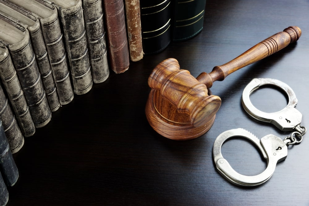 You are currently viewing 10 Essential Qualities To Look For In A Criminal Defense Lawyer